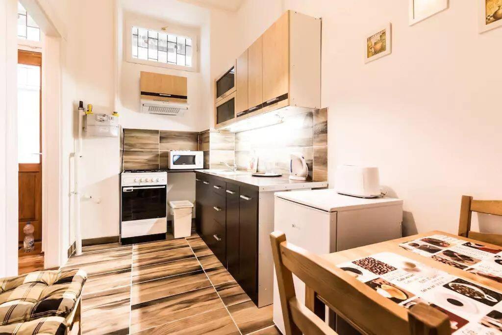 Quiet Apartment Just 10 Minutes From The Center Budapest Luaran gambar